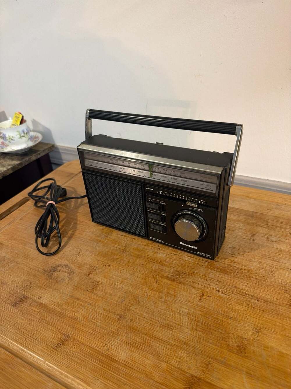 Vintage Panasonic RF-1108 Big Sound AM/FM Portable Radio